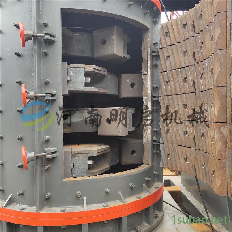 河南明启长期供应无网板锤立轴粉碎机   玄武岩数控立轴制砂机   鹅卵石立轴破碎机  1750型立轴式板锤破碎机图2