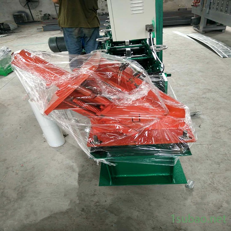 厂家定制宏霖机械  80超市货架托盘C型槽设备 C型槽设备 液压数控定尺切断图6