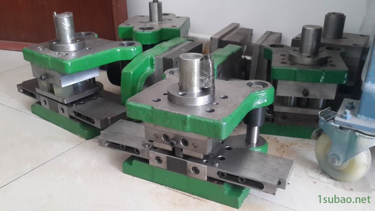 现货热销 北京一峰达厂家直销角码一次成型模具 角铁冲孔模具价格 角钢剪角模具厂家批发图2