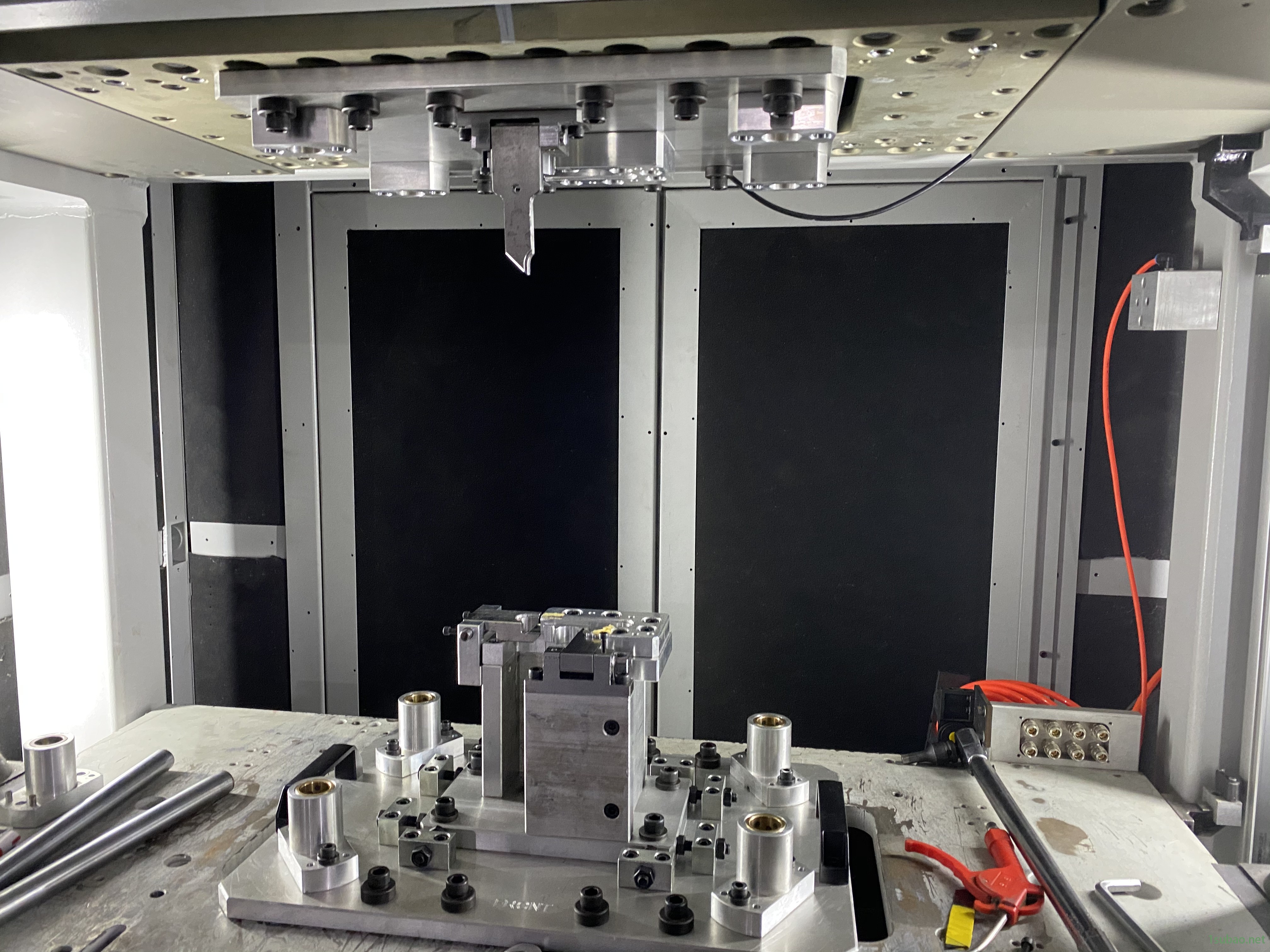 摩擦机模具 手套箱仪表台振动摩擦焊接机模具   振动摩擦加工 欣宇价格实惠图2