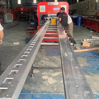 铝爬架数控冲床 铝模爬架冲孔锯断机