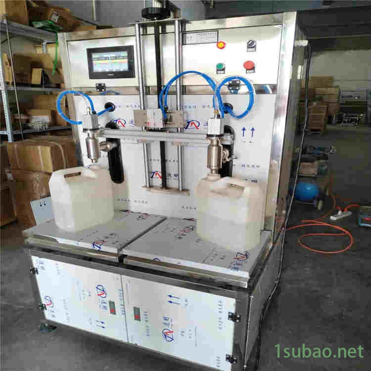 供应鑫沃发2头气动液体灌装机 润滑油自流式灌装机图2