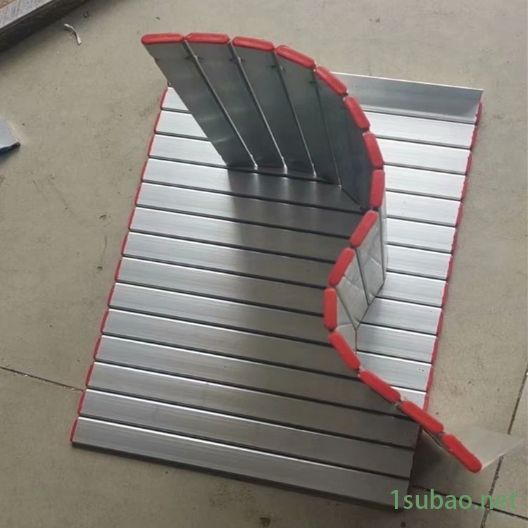 厂家生产车床防护铝帘 铣床遮挡铁屑防护铝帘子图2