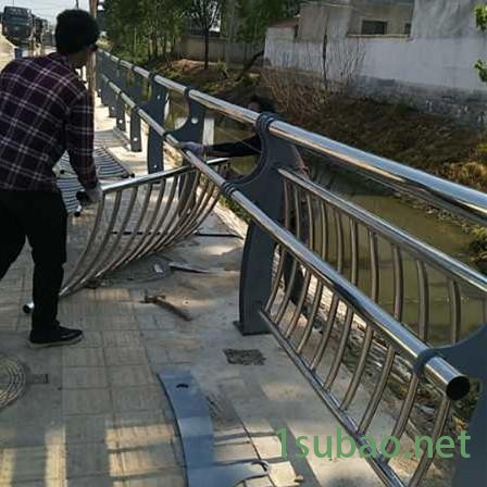 云南  山坡栈道护栏 304不锈钢复合管护栏  质优价廉 免费拿样  大泰金属图3