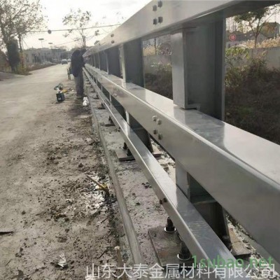 金属梁柱式防撞护栏 大泰定制加工 碳素钢复合管护栏立柱 立交桥防撞护栏