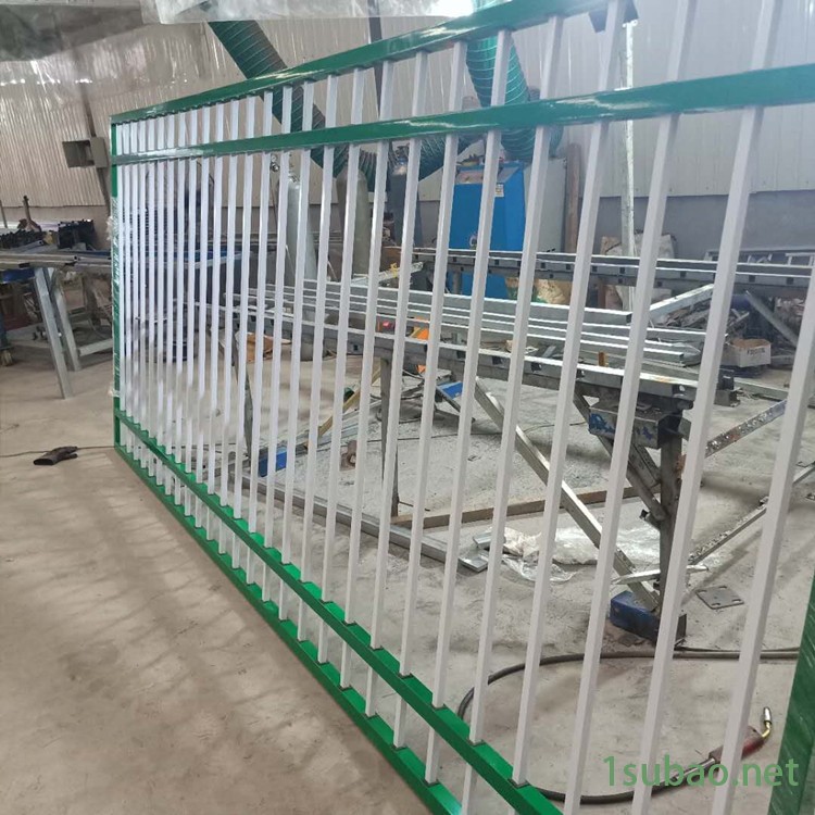 围墙铁艺护栏 学校隔离护栏 小区别墅锌钢围墙 金属围墙 锌钢护栏监狱围栏图2
