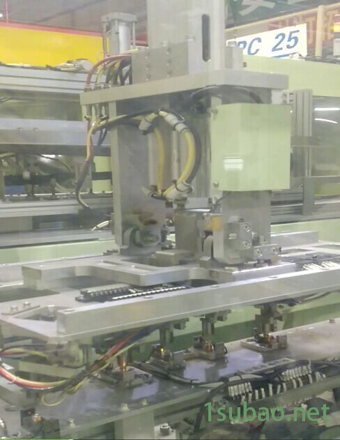 注塑自动上料机械手14