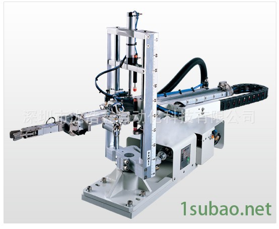 立式注塑機(jī)機(jī)械手2