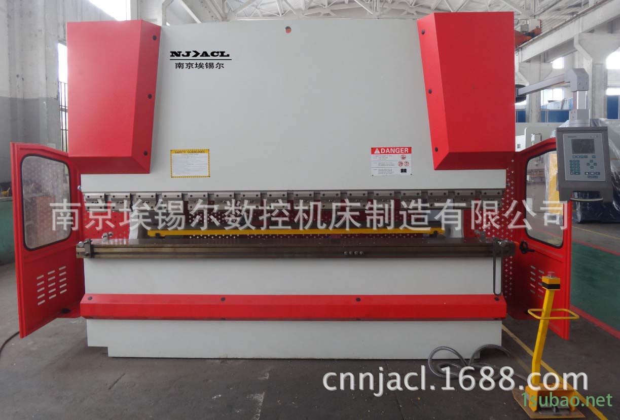 CNC-sheet-me<i></i>tal-bending-machin