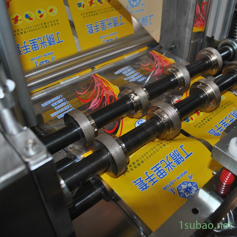 賽諾四邊封包裝機高速獨立無紡布口罩包裝機
