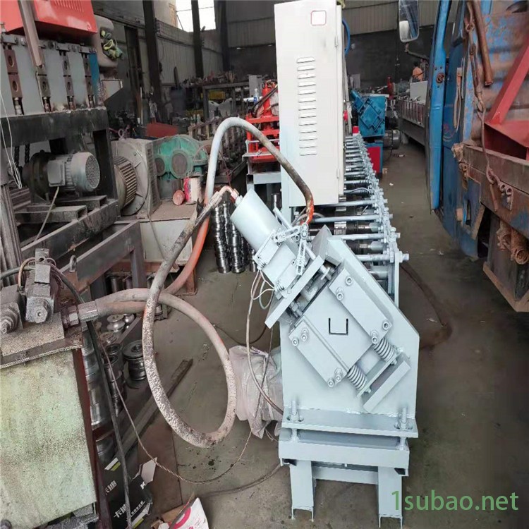 廠家定制宏霖機械 80超市貨架托盤C型槽設備 C型槽設備 液壓數(shù)控定尺切斷