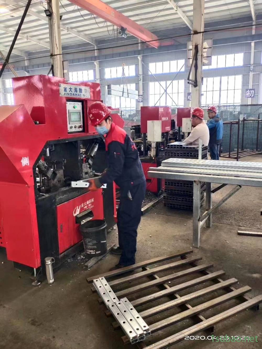 铝模爬架数控冲床 铝爬架导轨冲孔锯断设备