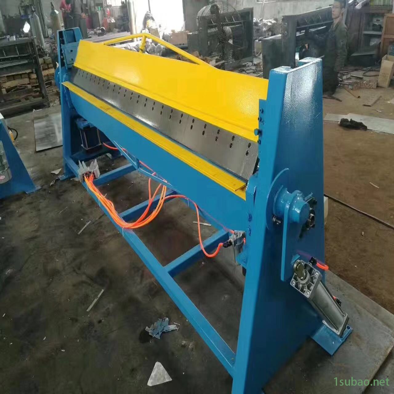 電動(dòng)折邊機(jī)氣動(dòng)折板機(jī)手動(dòng)共板法蘭折彎?rùn)C(jī)寬度1300到2500批發(fā)銷(xiāo)售示例圖2
