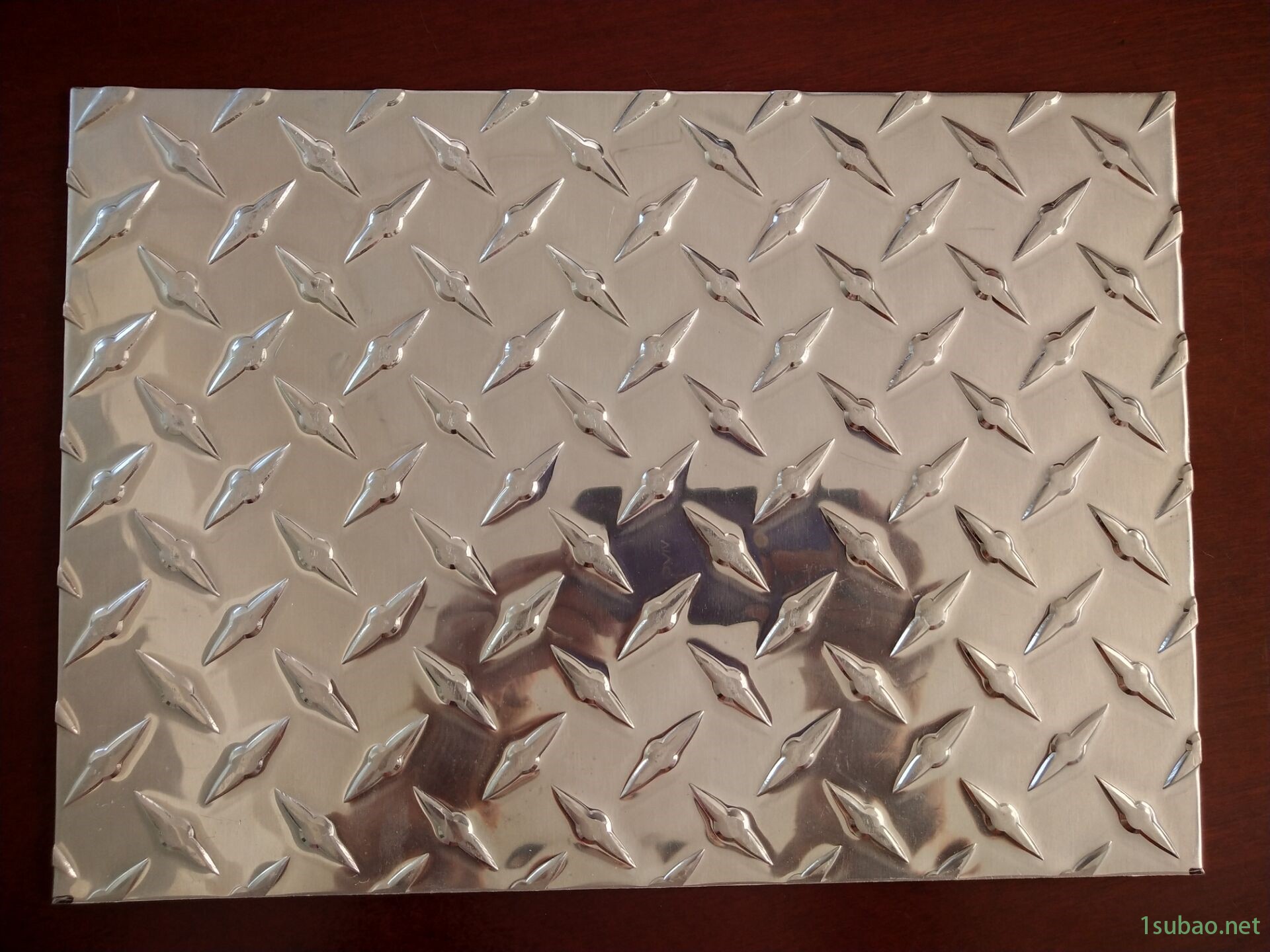 上海1060冷轧铝花纹板 国标冷轧冲压1060铝合金防滑板 鲁剑1060花纹铝板图2