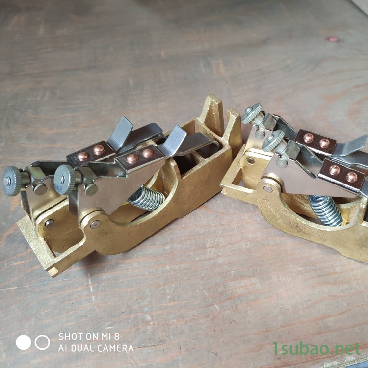 苏邦供应现货 小电磨机碳刷架 冲压铜板人字形刷架 铜碳刷架 直流电机碳刷架 起订门槛低图2