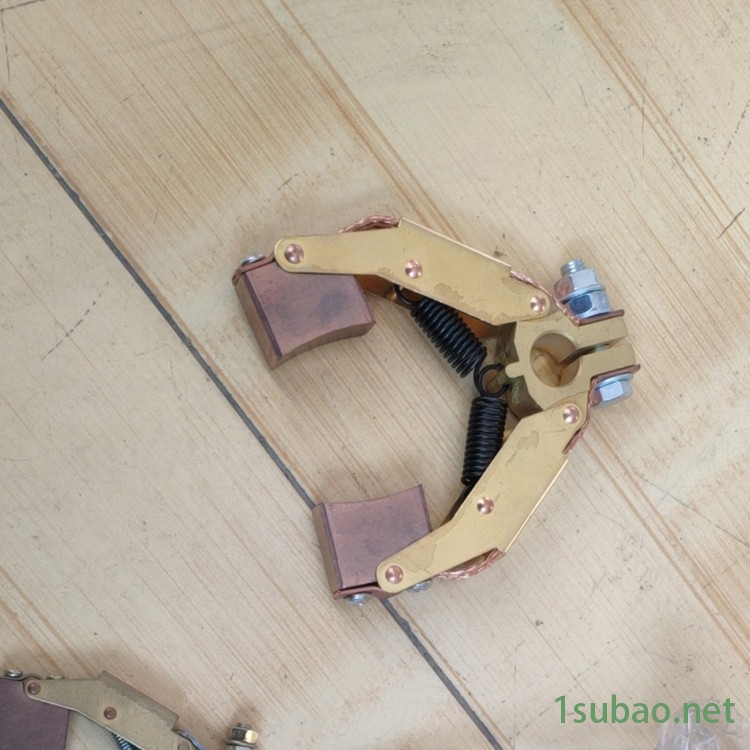 厂家生产批发 冲压铜板人字形刷架 发电机碳刷架 苏邦电气 供应精密铸造铜碳刷架图2