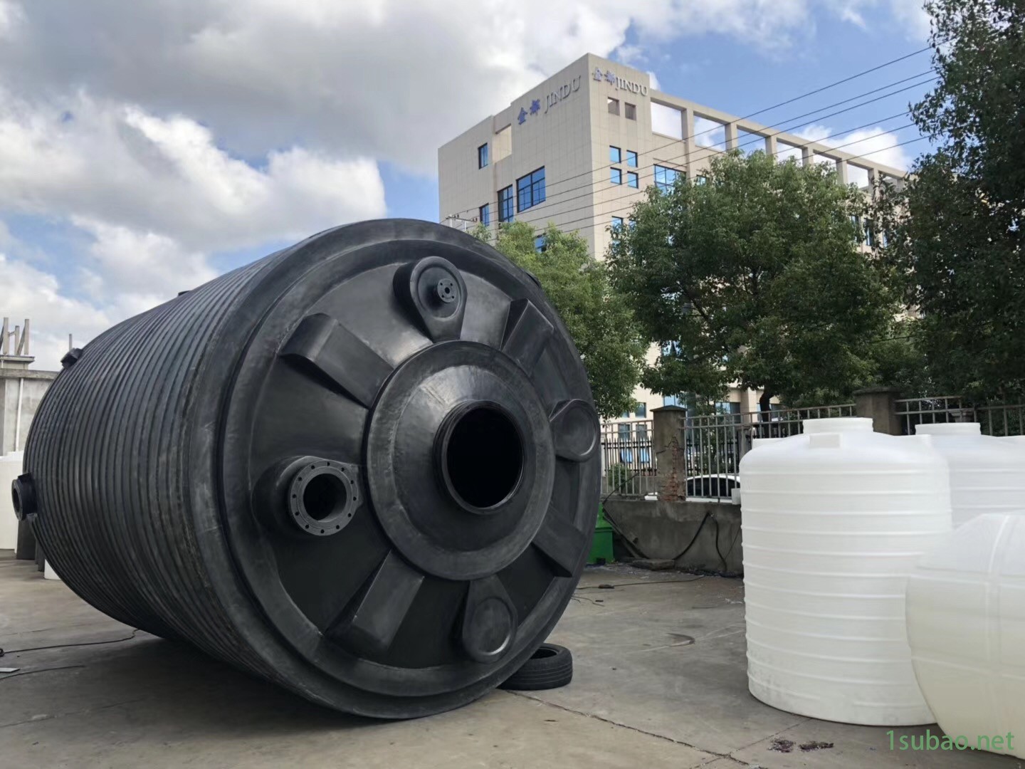 聚乙烯材料装水塑料桶批发 宁波辰煜出售10吨聚合氯化铝药剂罐 化学清洗剂塑料桶图2