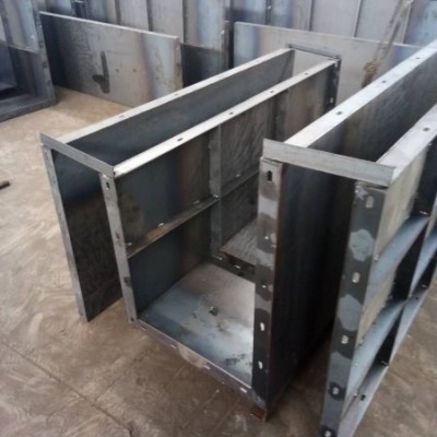 銷往全國各地的大進牌現(xiàn)澆式排水溝鋼模具 組合式結(jié)構(gòu) 拆裝方便