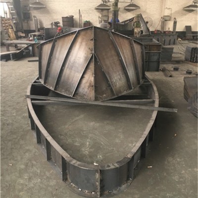 收费岛模具生产时采用现浇式可减少二次搬运成本
