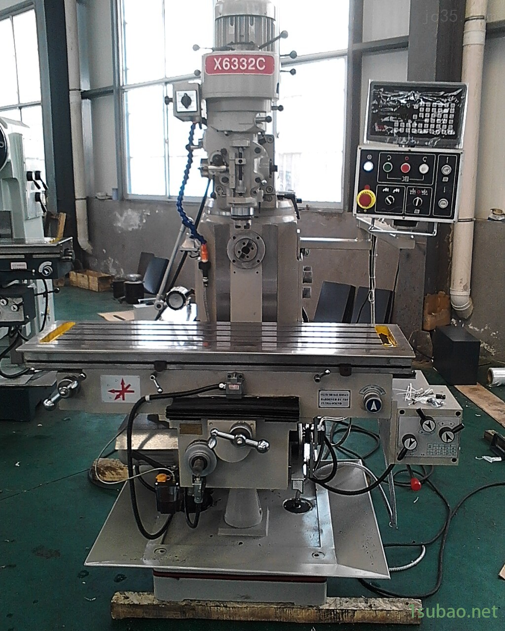 供应高精密多功能立式X6332炮塔钻铣床图2