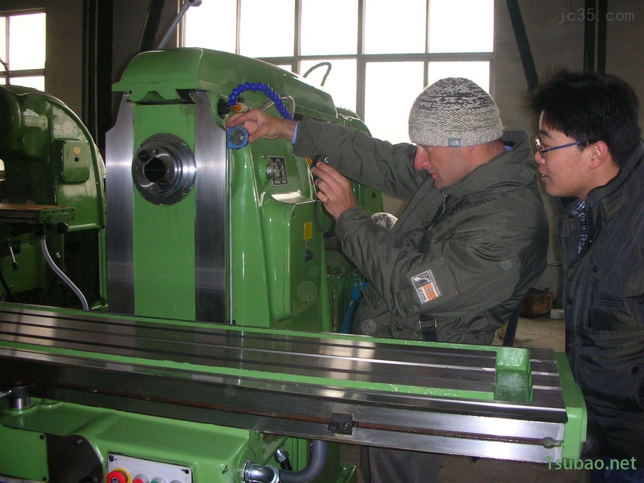 有荣喜力牌小型多功能铣床X6128C易操作经济实惠图2