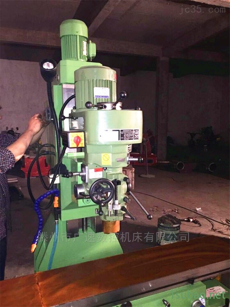 X7132床身式炮塔铣床*图2