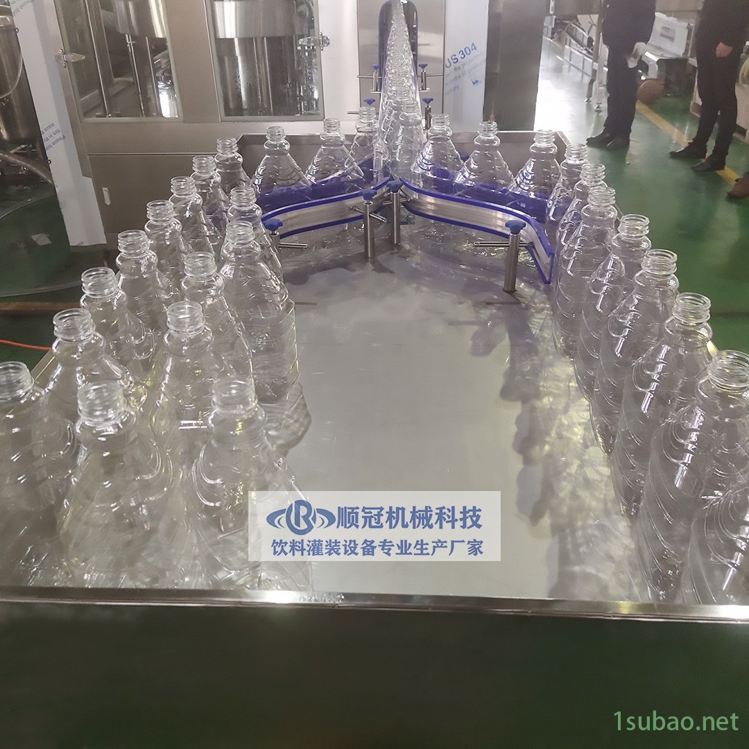 果汁飲料灌裝機(jī) 礦泉水三合一灌裝機(jī) 碳酸飲料灌裝