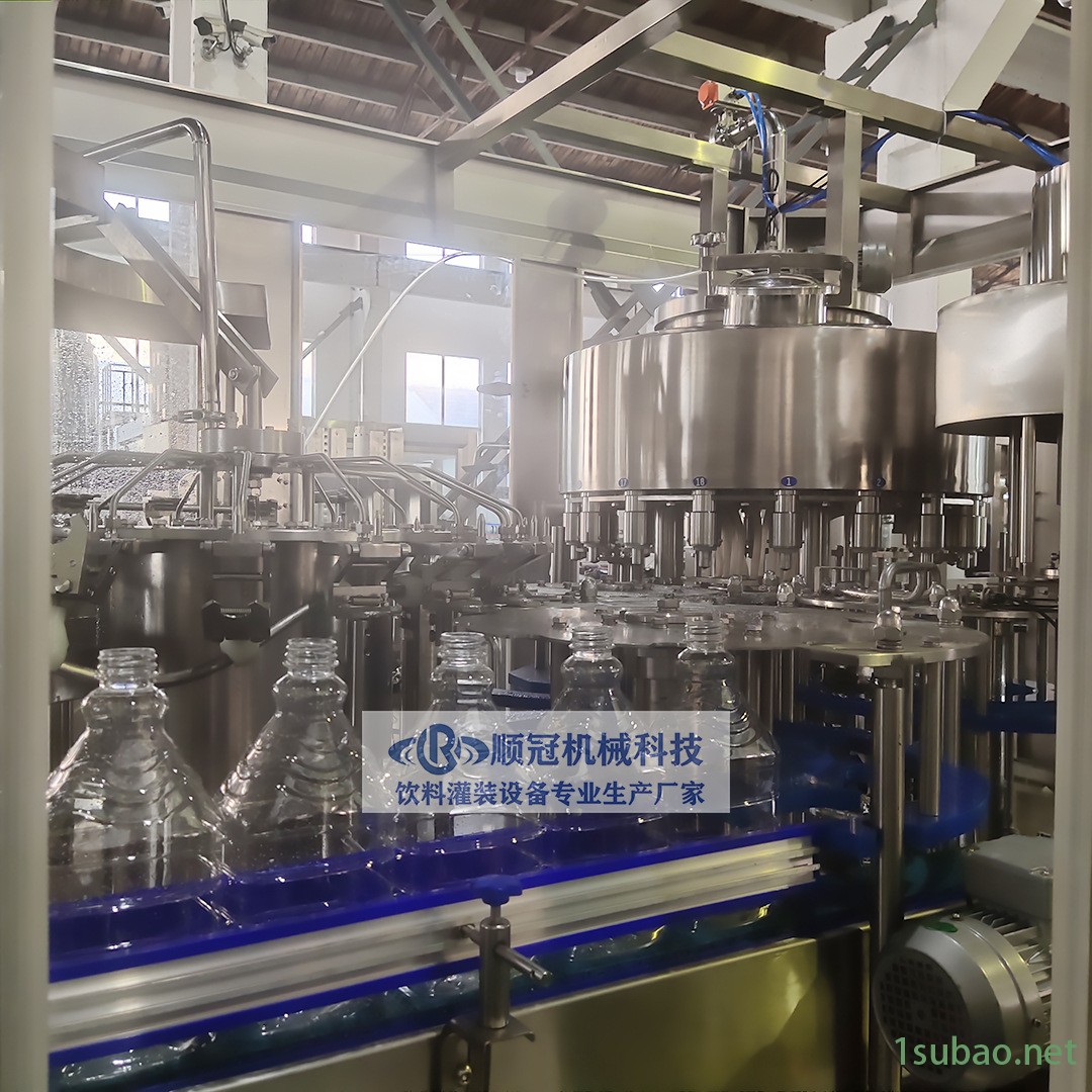 果汁飲料灌裝機(jī) 礦泉水三合一灌裝機(jī) 碳酸飲料灌裝