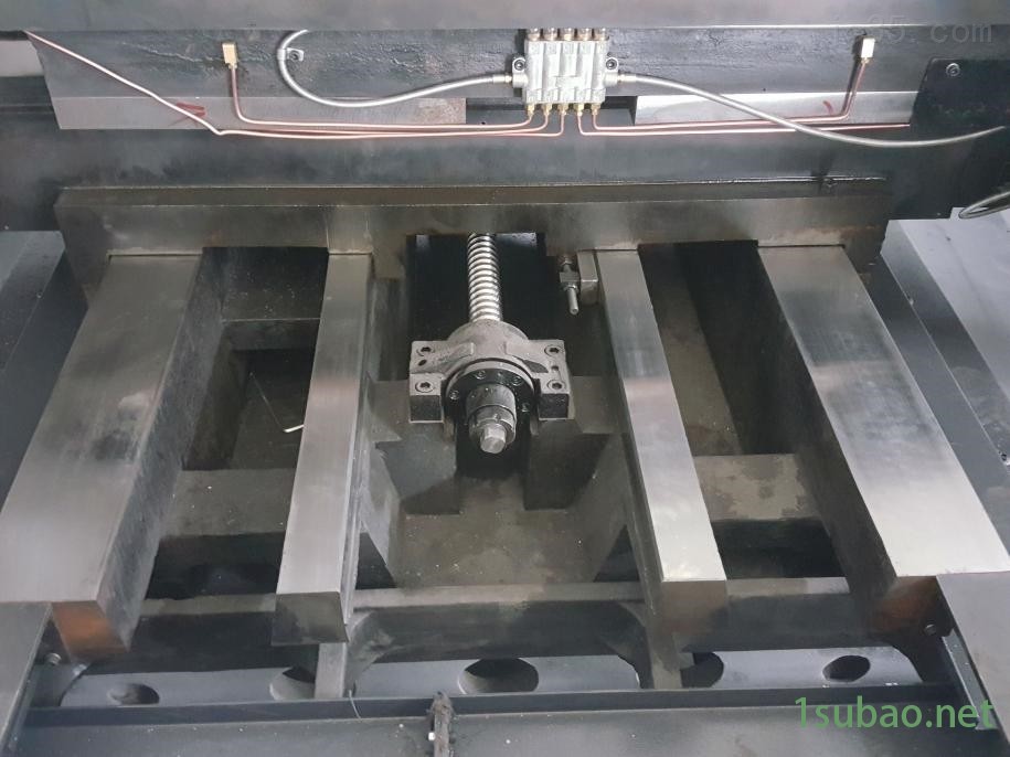 1060硬轨数控铣床底座