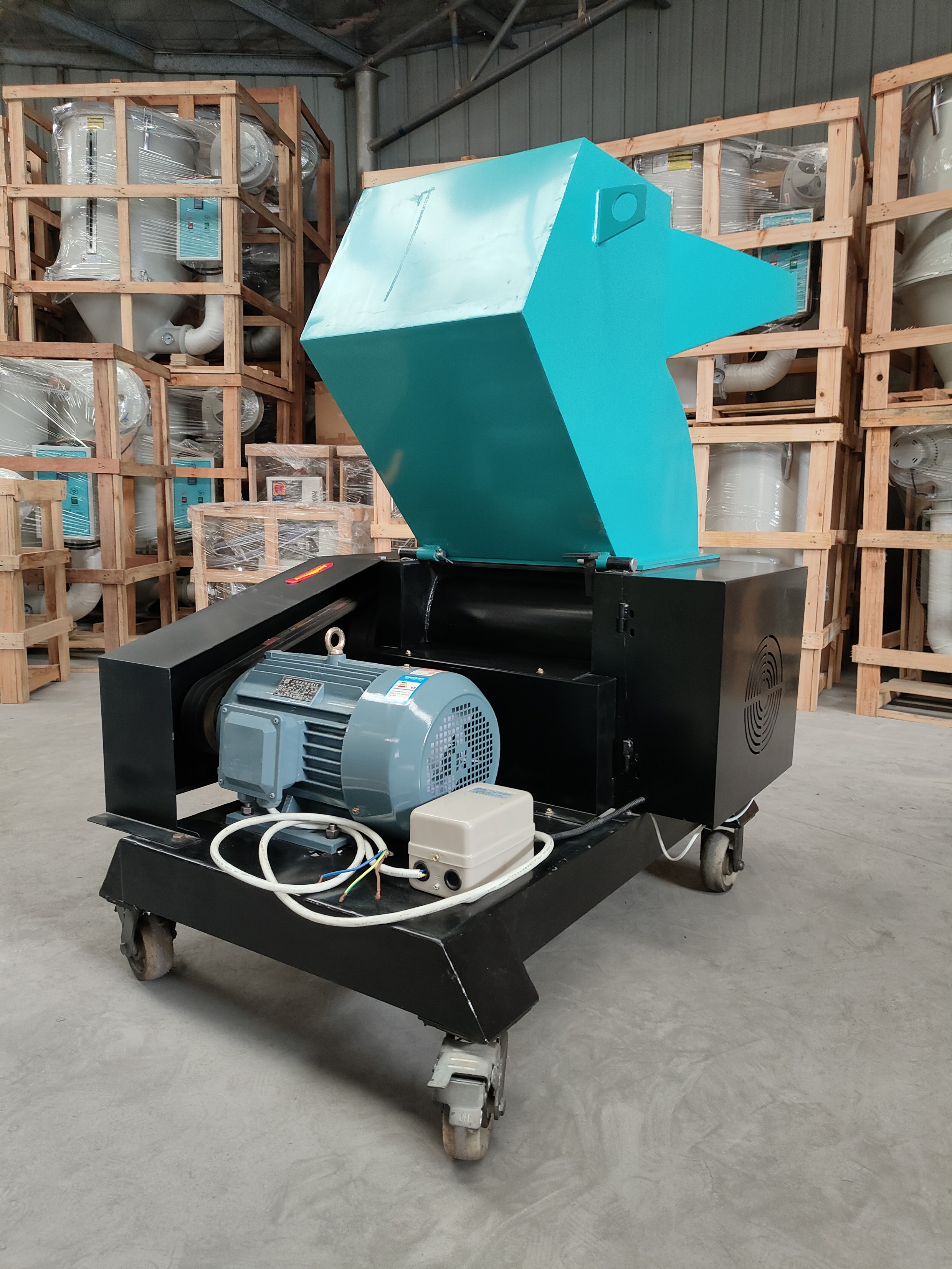 厂家供应 400塑料粉碎机水口料破碎机图5