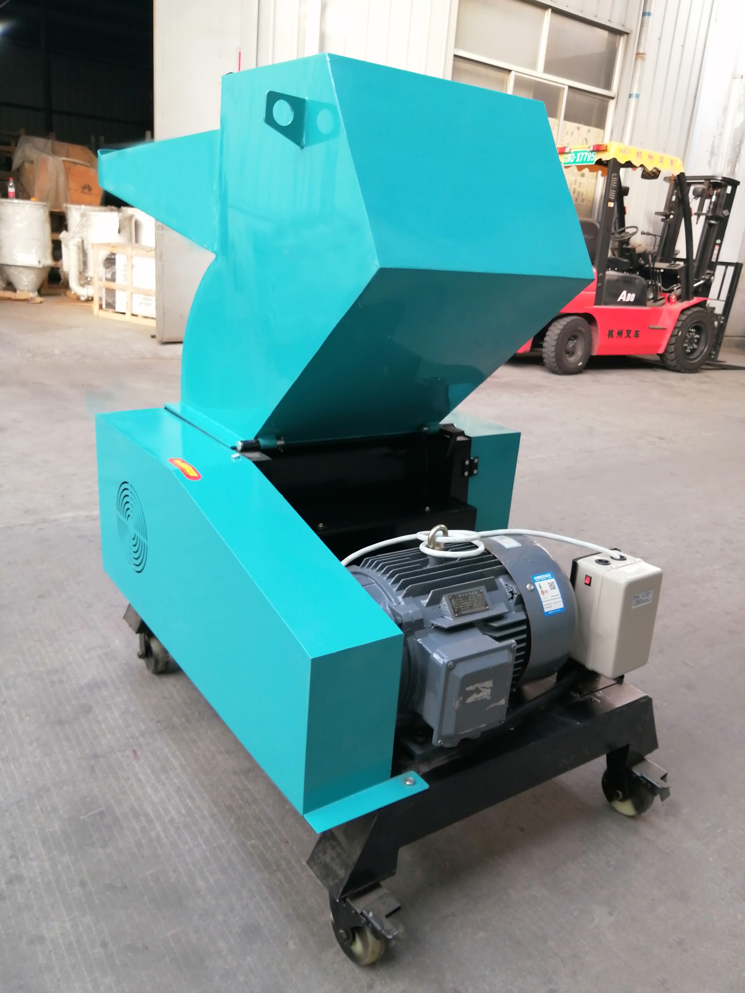 厂家供应500塑料粉碎机水口料破碎机图4