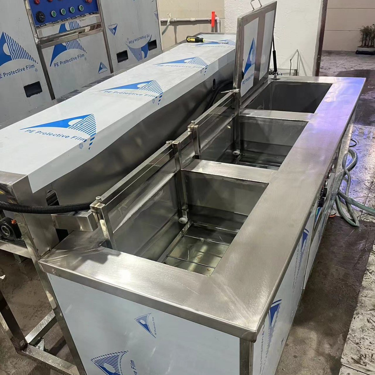 三槽超声波清洗机工业大功率配有抛动助洗有效清洗五金加工零件图3