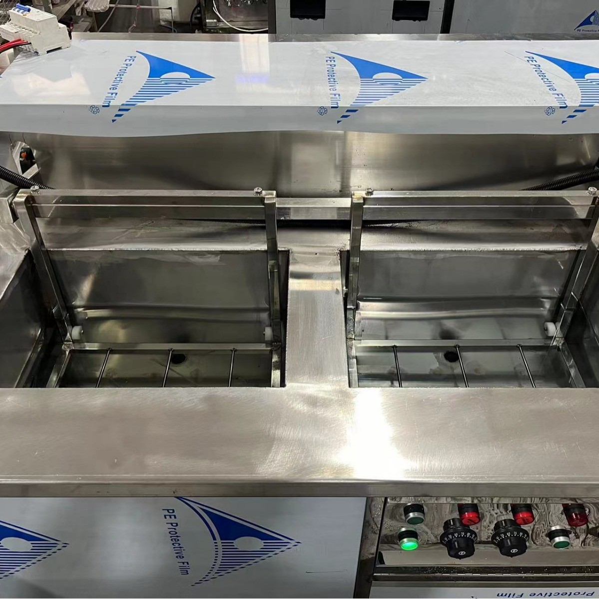 三槽超声波清洗机工业大功率配有抛动助洗有效清洗五金加工零件图2